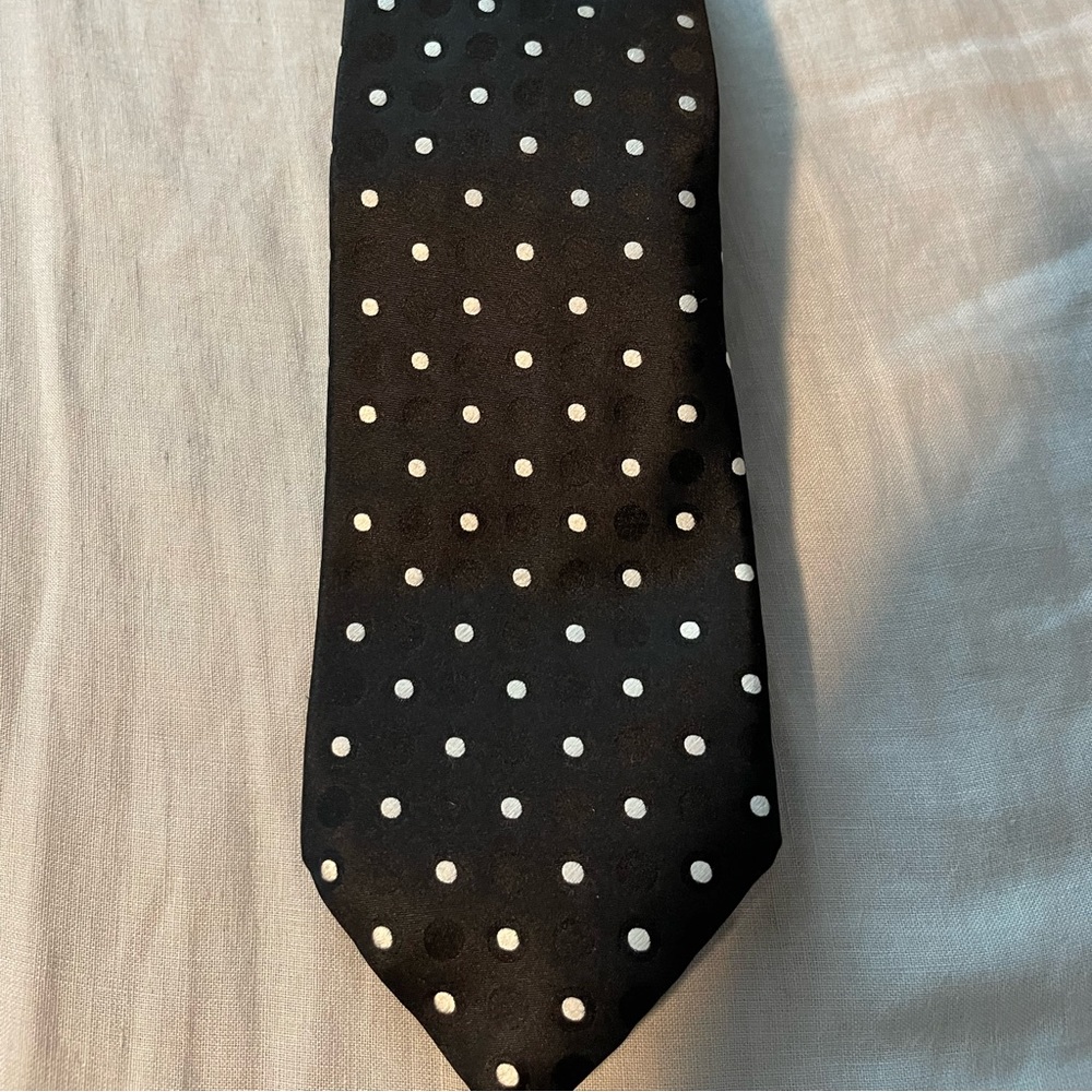 Gucci elegant tie.